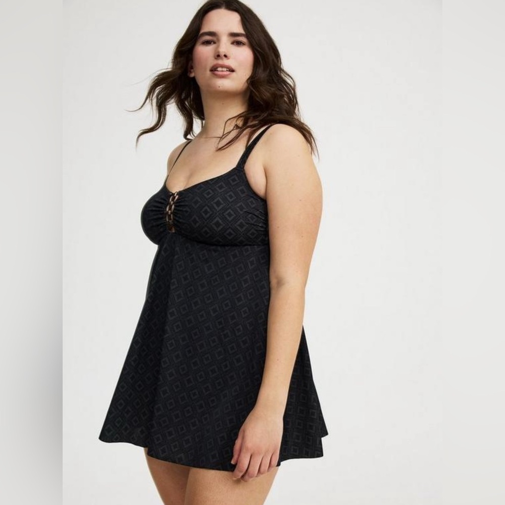 Torrid NWT black geo cutout ring swim dress size 0 (12)